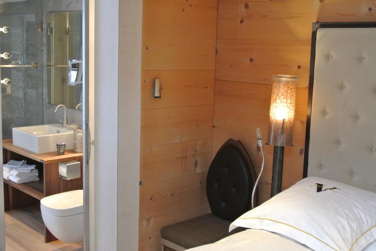 Backstage Hotel Chalet Rooms Zermatt Exterior photo